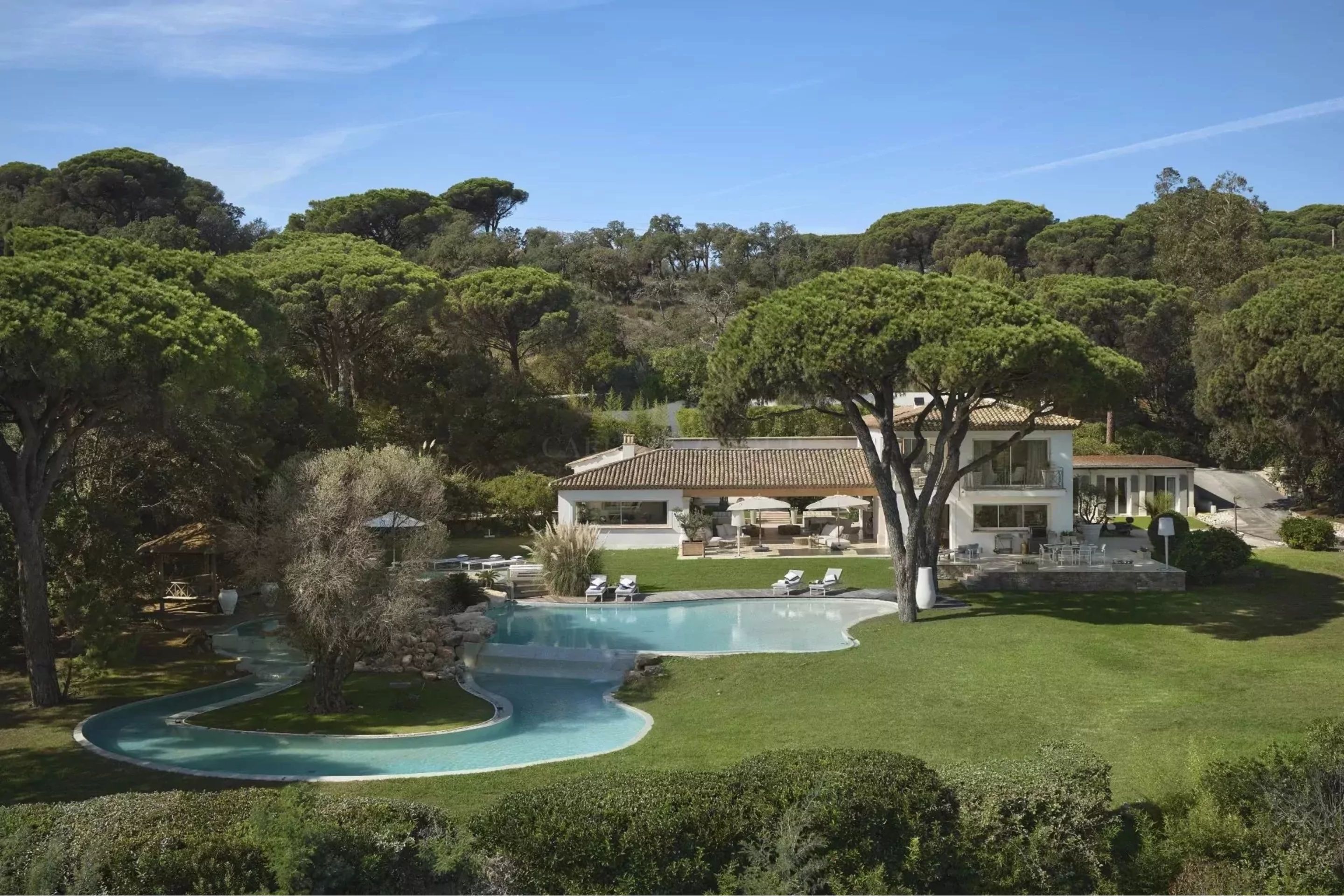 Exquisite Villa mit außergewöhnlichem Pool in Ramatuelle