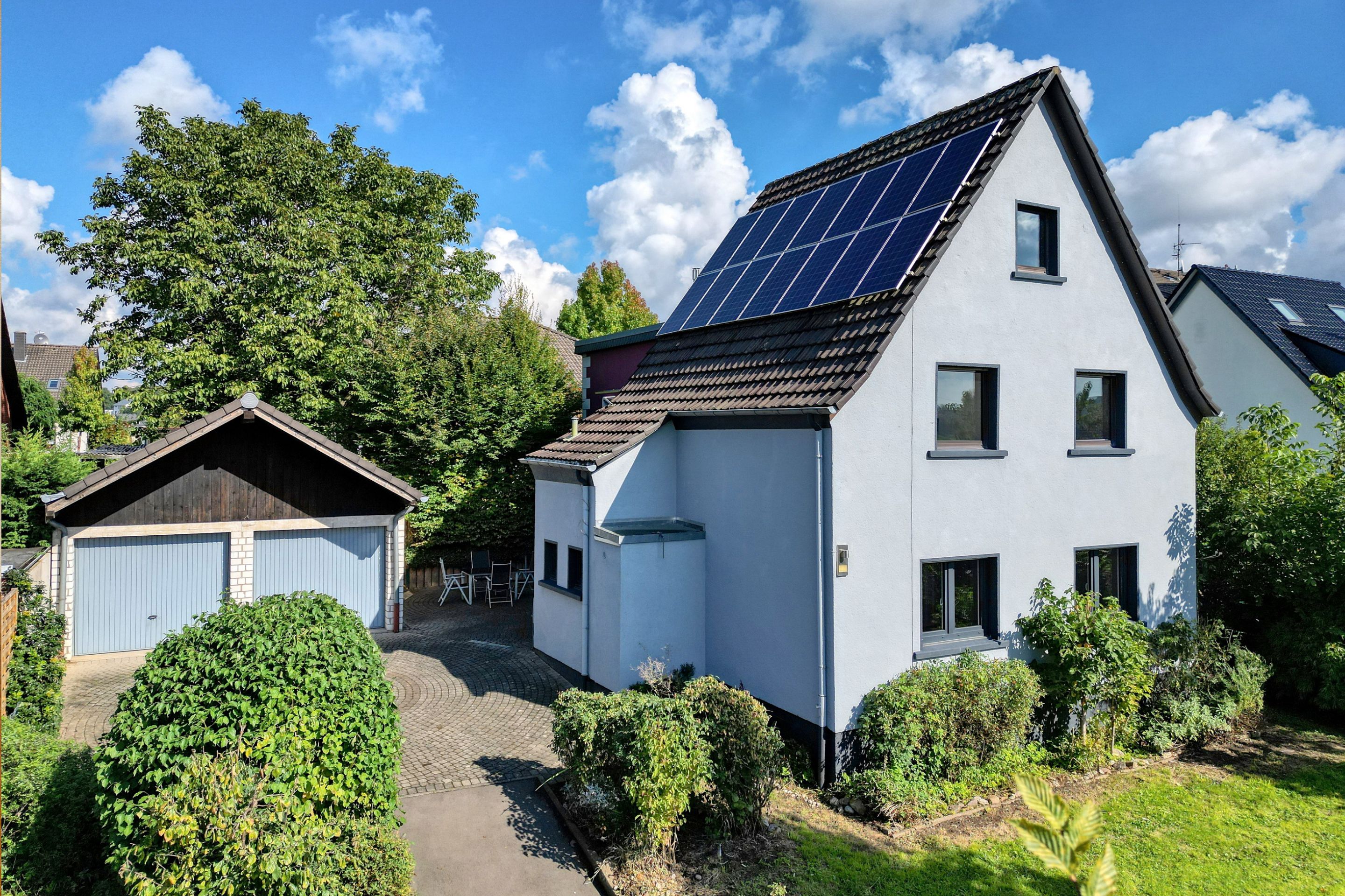 Modernisiertes Einfamilienhaus mit Sonnen-Garten in Leverkusen