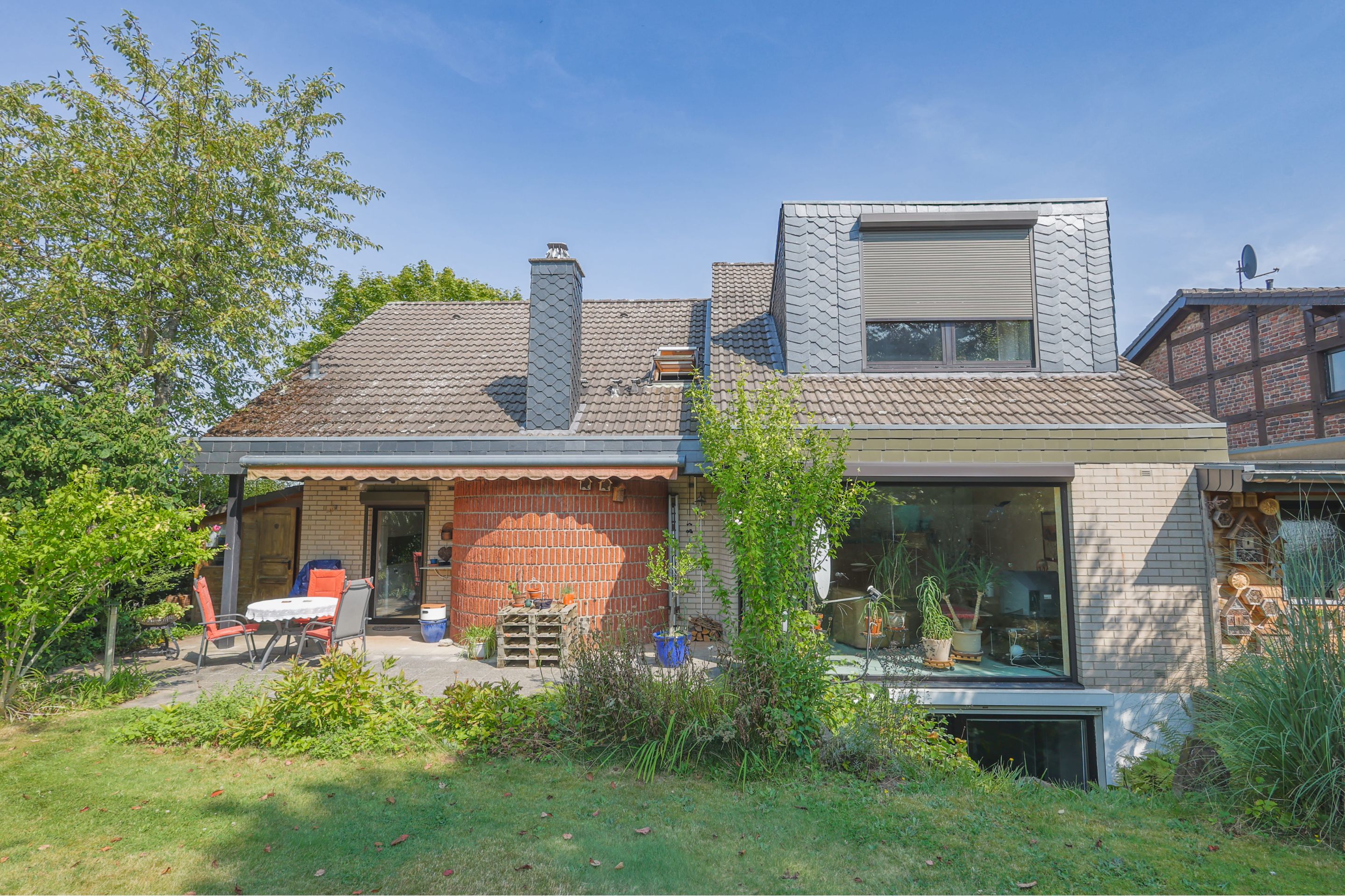 Freistehendes, modernisiertes Einfamilienhaus in Bergheim bei Köln mit großzügigem Garten und hochwertiger Ausstattung. Ideal für Familien.