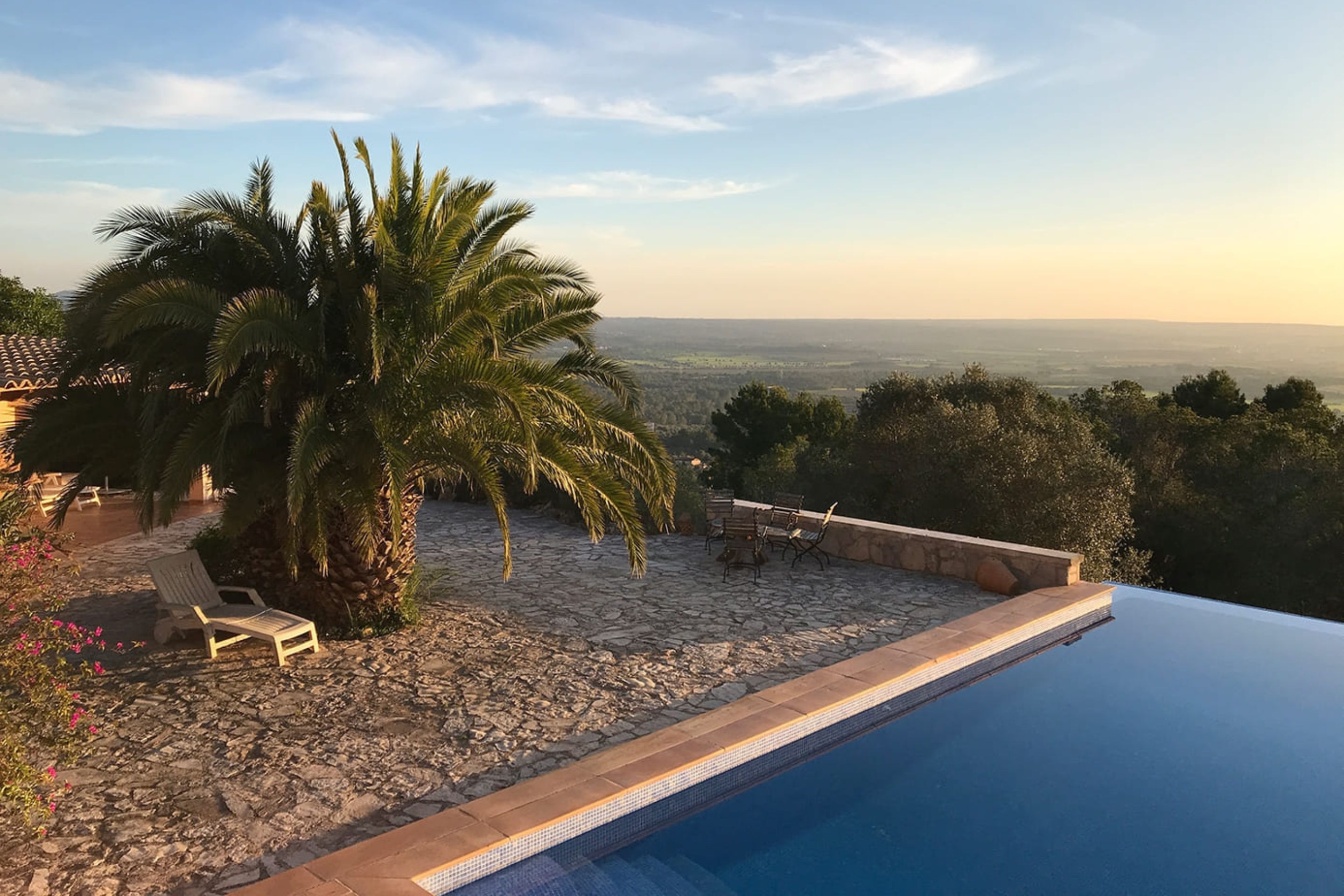 Atemberaubende Finca mit Infinity-Pool und Blick über die Bucht von Palma