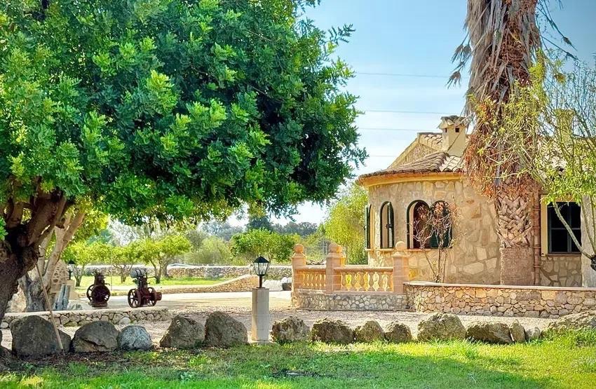 Rustikales mallorquinisches Landhaus in Búger