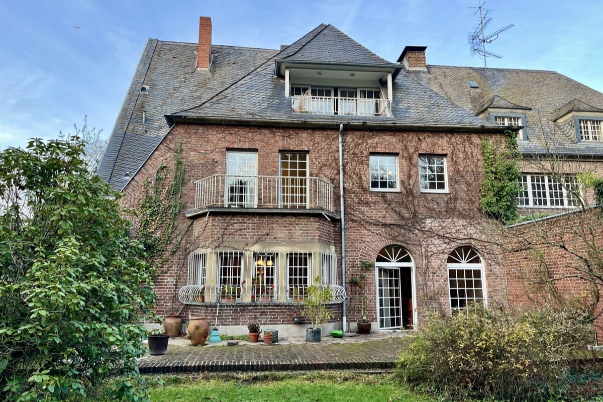 Denkmalgeschütztes Dreifamilienhaus in Marienburger Bestlage